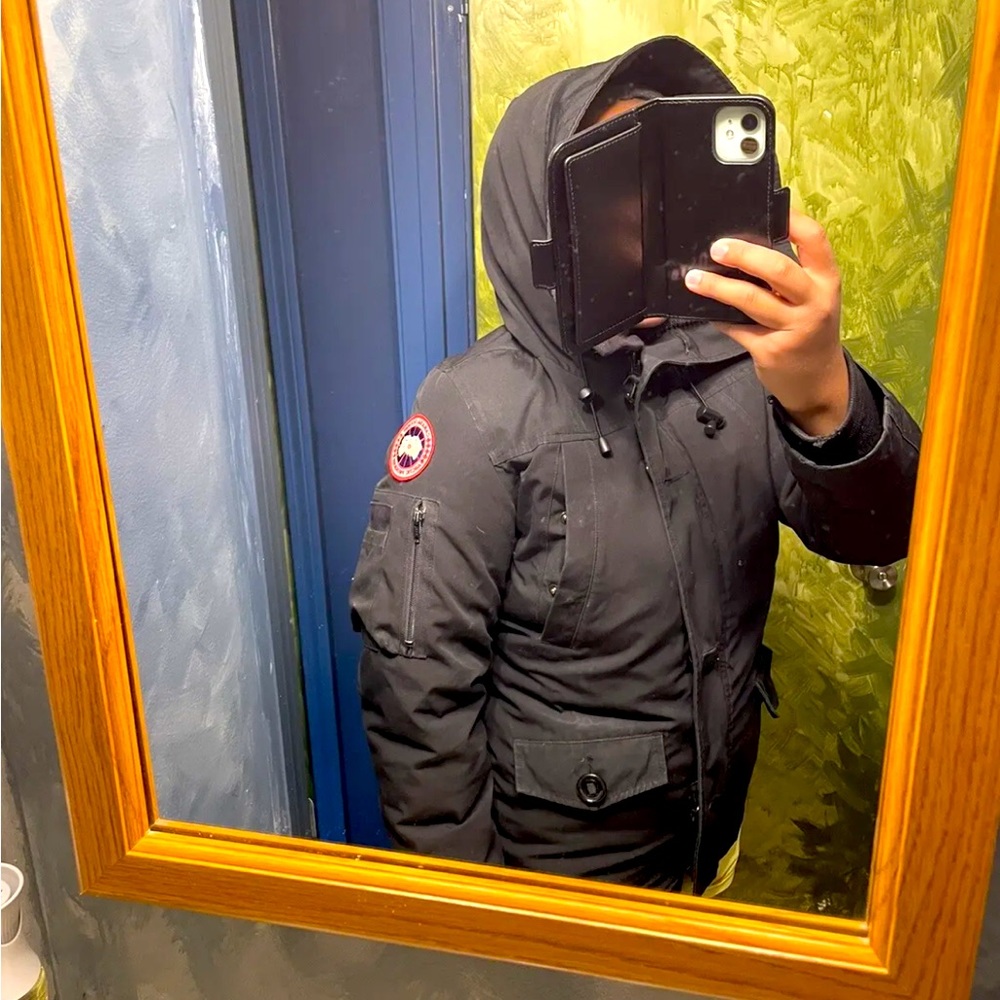 Authentic pre loved- Canada Goose Montebello Parka